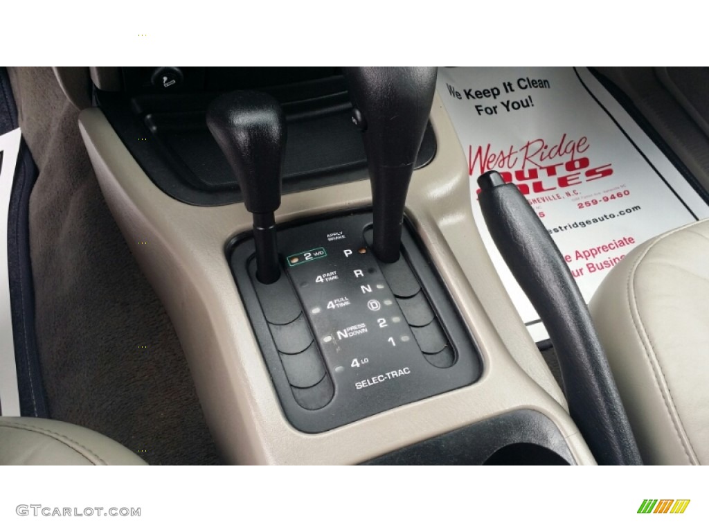 2000 Grand Cherokee Laredo 4x4 - Taupe Frost Metallic / Camel photo #26