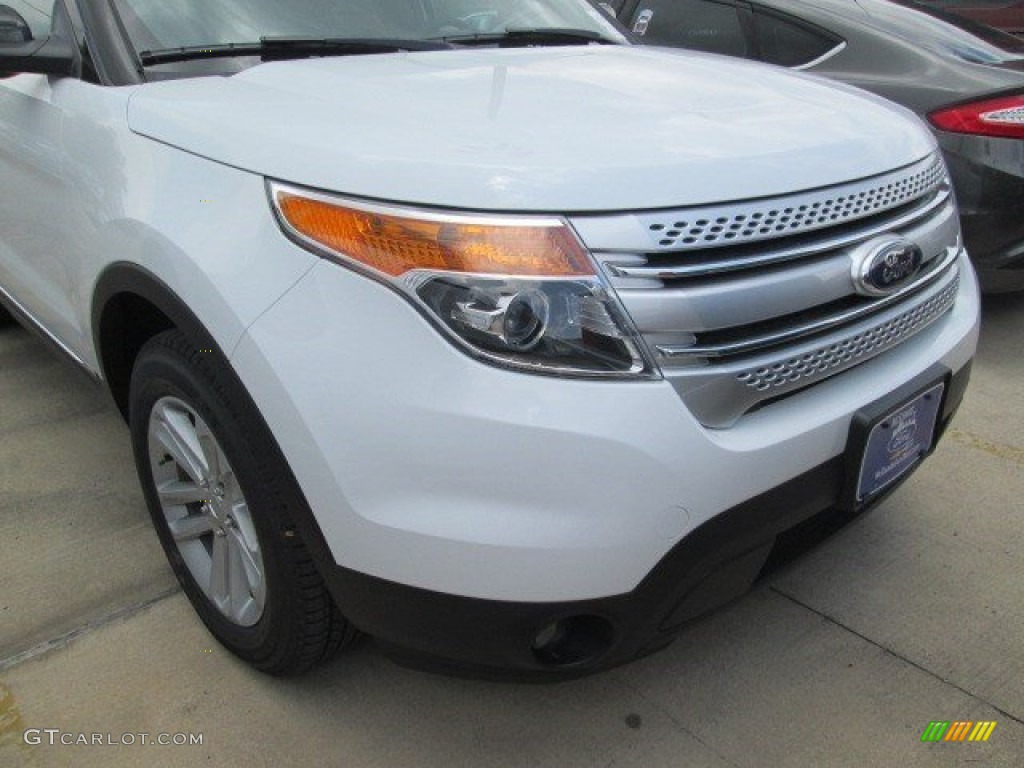 2015 Explorer XLT - Oxford White / Charcoal Black photo #3