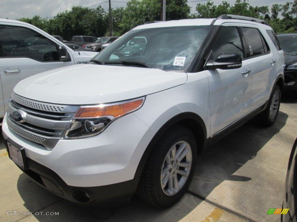 2015 Explorer XLT - Oxford White / Charcoal Black photo #15
