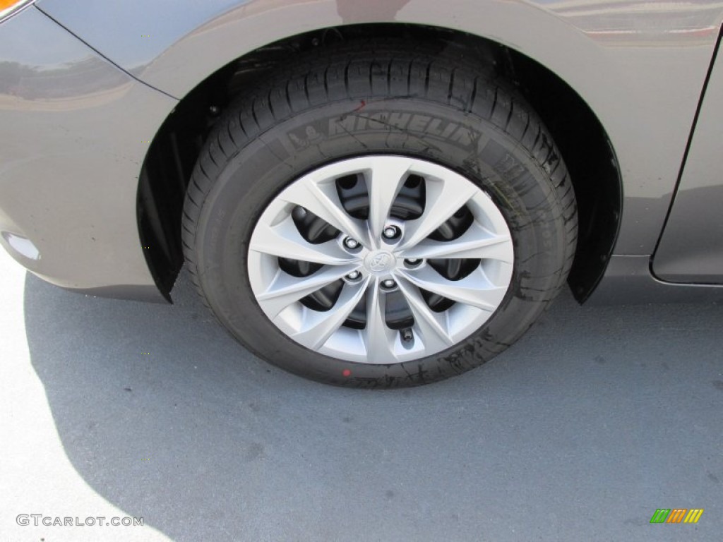 2015 Camry LE - Predawn Gray Mica / Black photo #11
