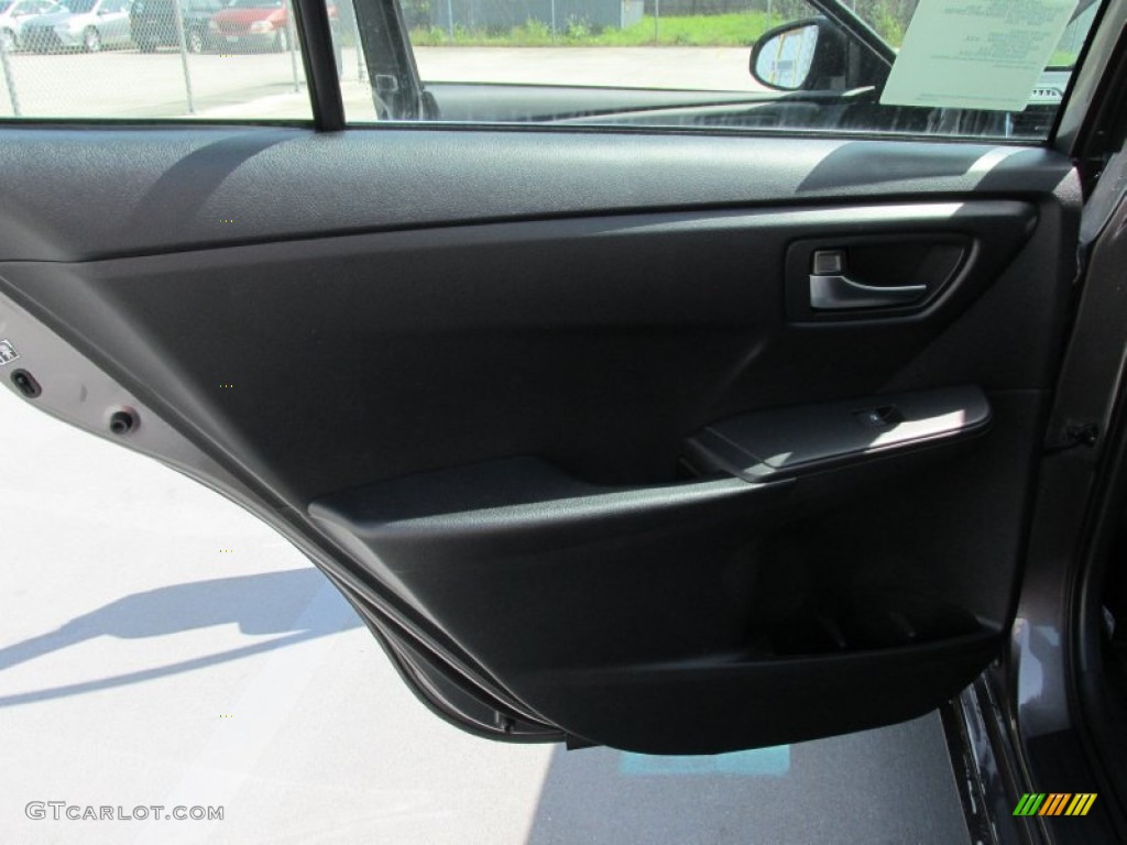 2015 Camry LE - Predawn Gray Mica / Black photo #17