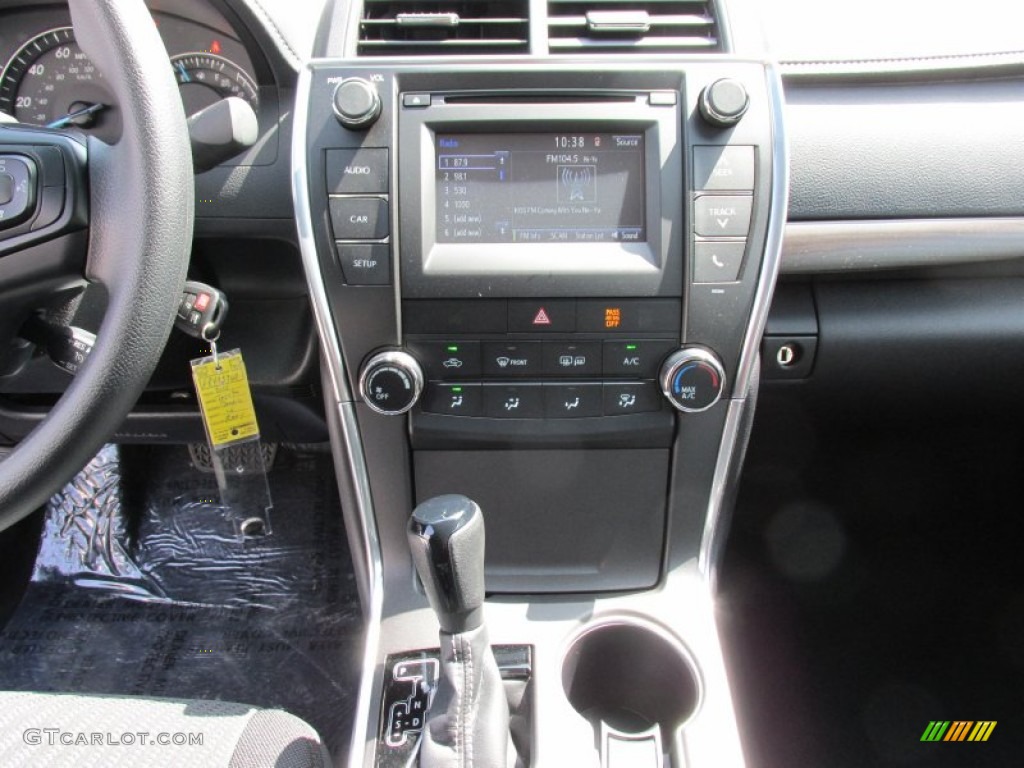 2015 Camry LE - Predawn Gray Mica / Black photo #24