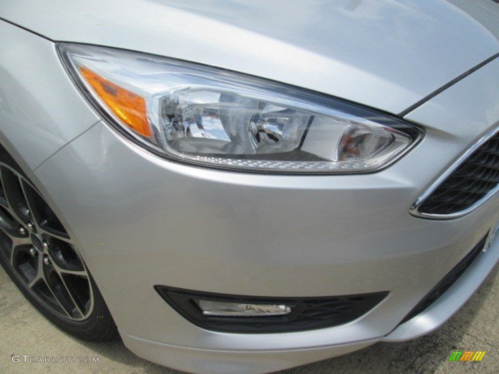 2015 Focus SE Sedan - Ingot Silver Metallic / Charcoal Black photo #3