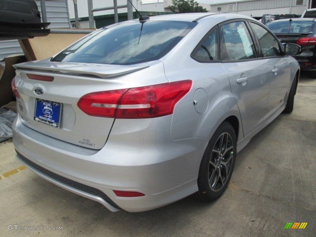 2015 Focus SE Sedan - Ingot Silver Metallic / Charcoal Black photo #7