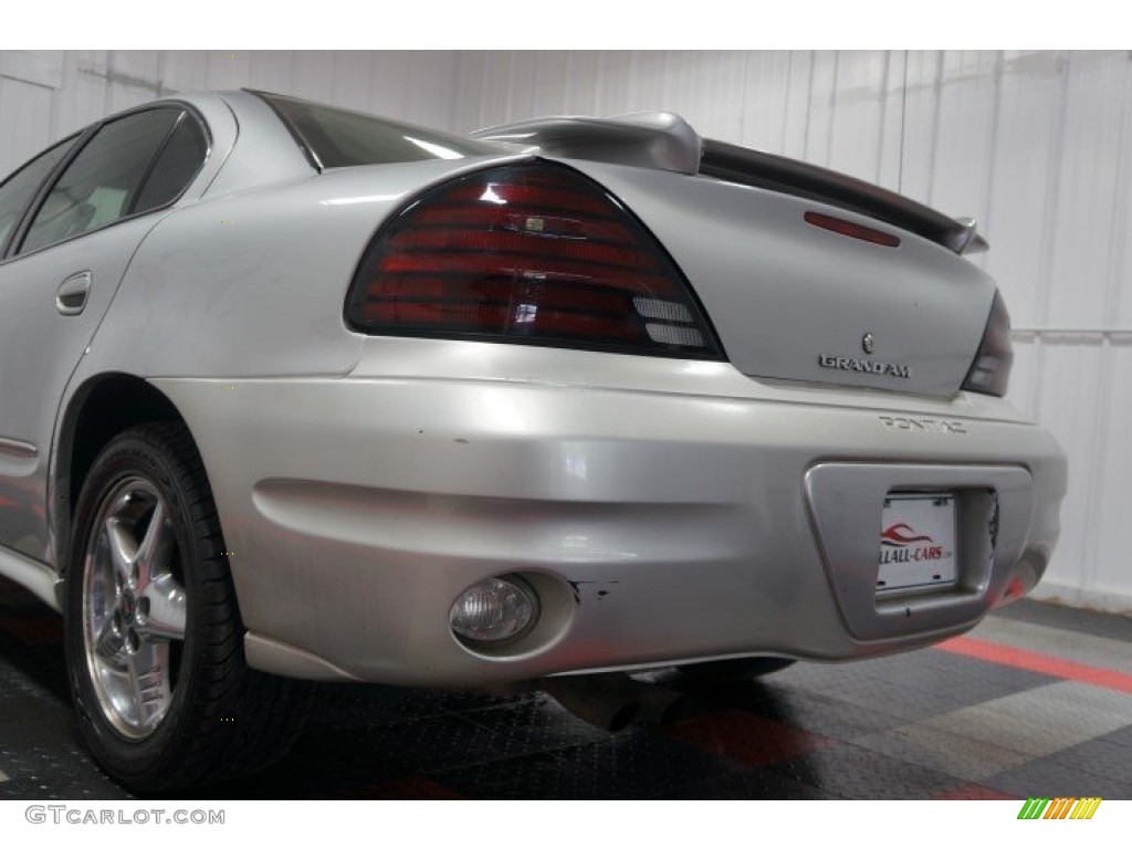 2004 Grand Am SE Sedan - Galaxy Silver Metallic / Dark Pewter photo #51