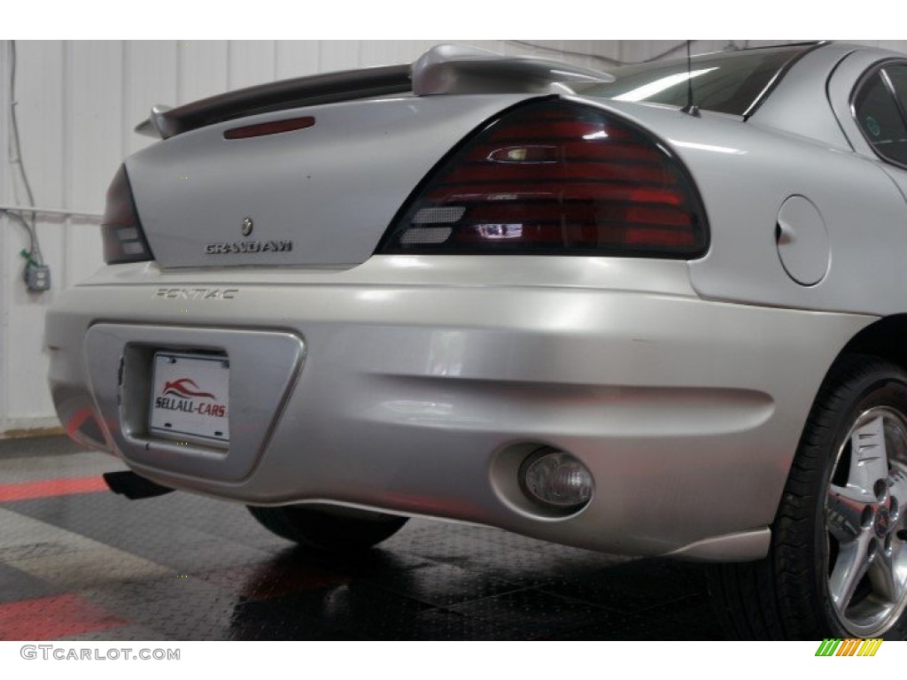 2004 Grand Am SE Sedan - Galaxy Silver Metallic / Dark Pewter photo #56