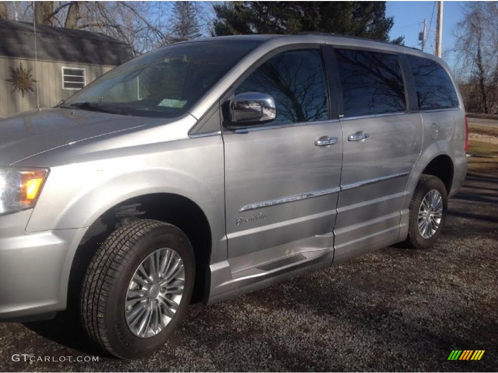 2013 Town & Country Touring - L - Billet Silver Metallic / Dark Frost Beige/Medium Frost Beige photo #1