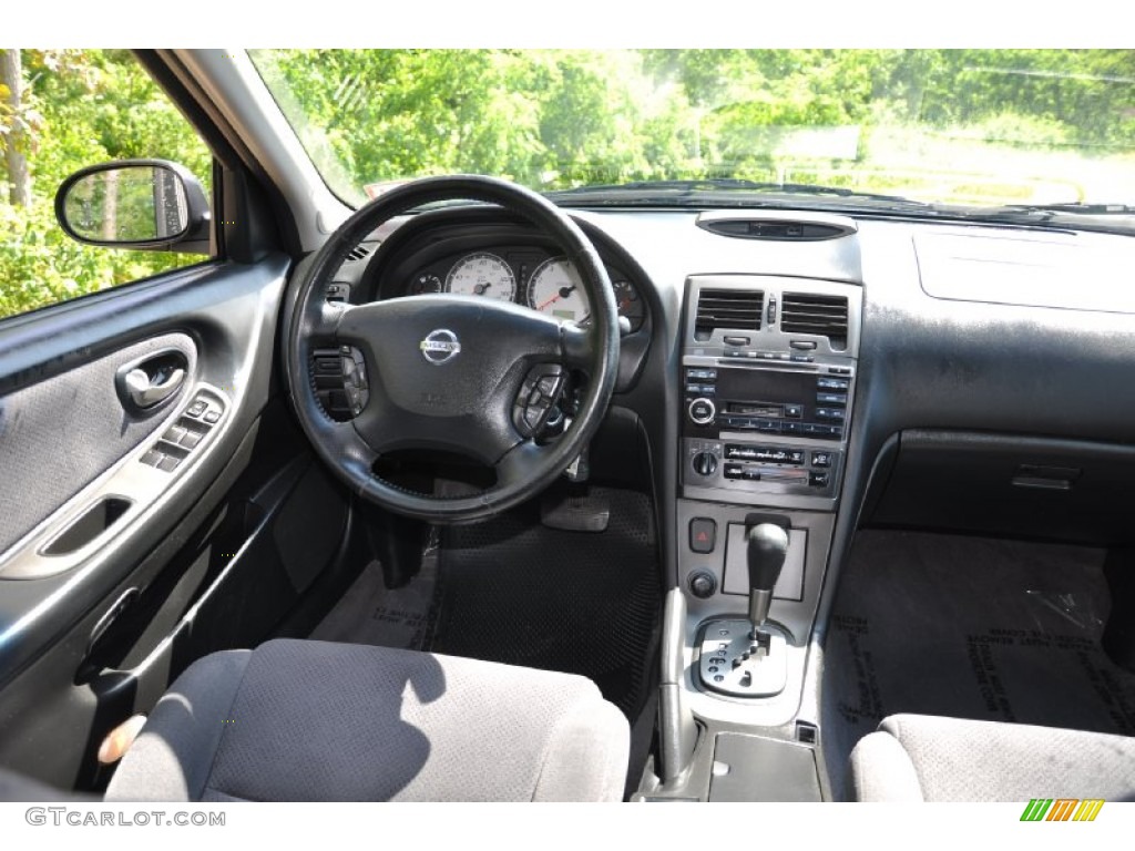 2002 Maxima SE - Majestic Blue Metallic / Frost photo #16