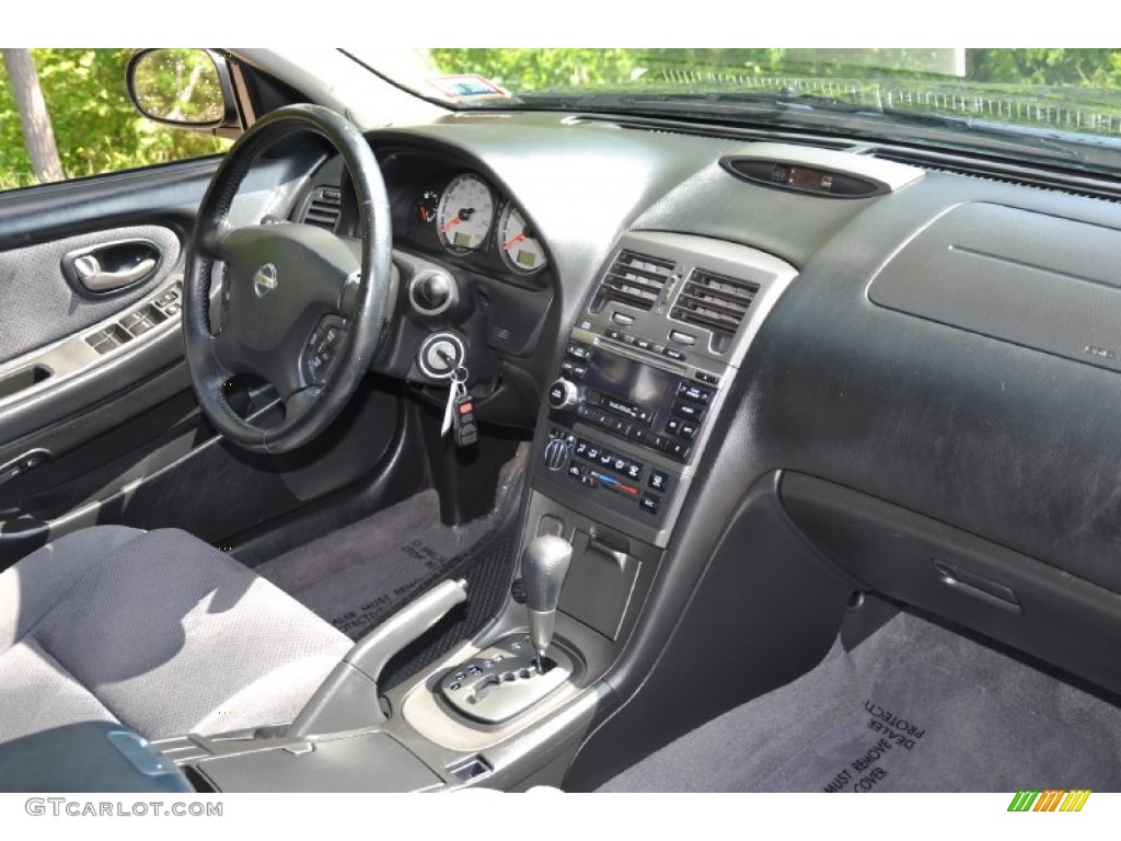 2002 Maxima SE - Majestic Blue Metallic / Frost photo #17