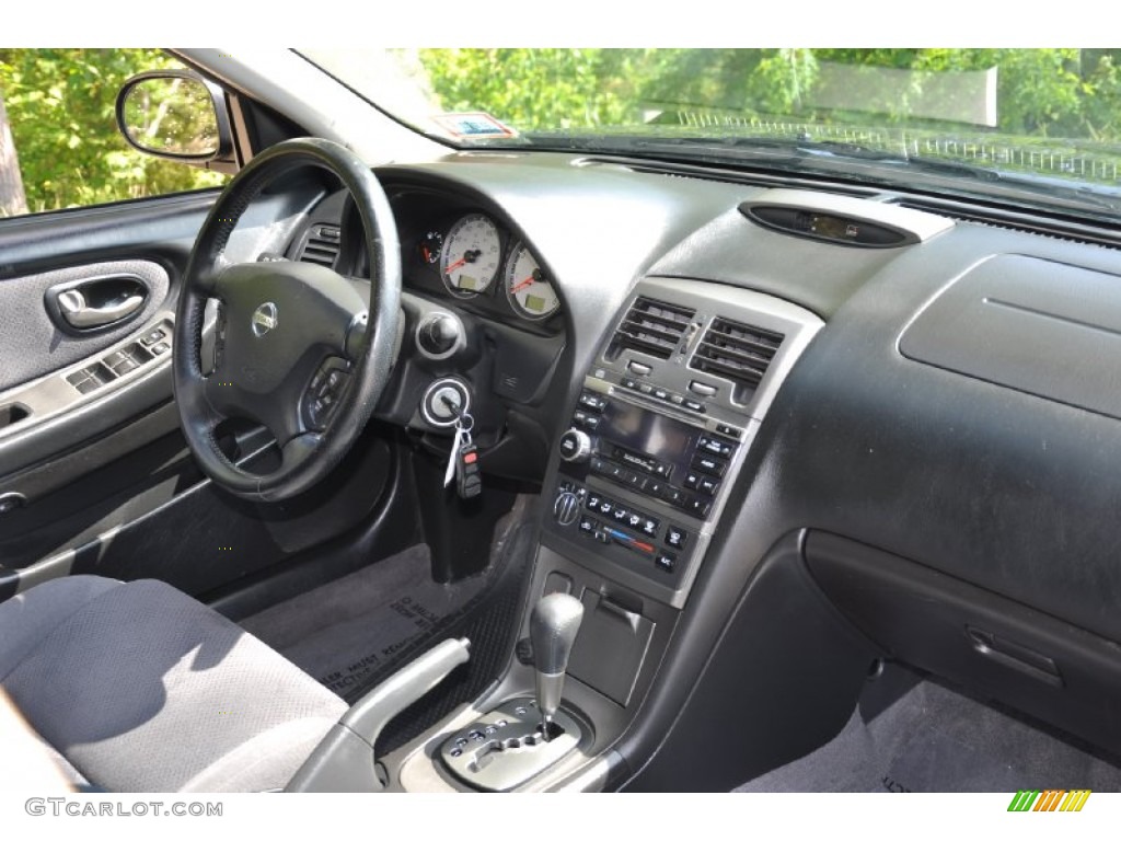2002 Maxima SE - Majestic Blue Metallic / Frost photo #18