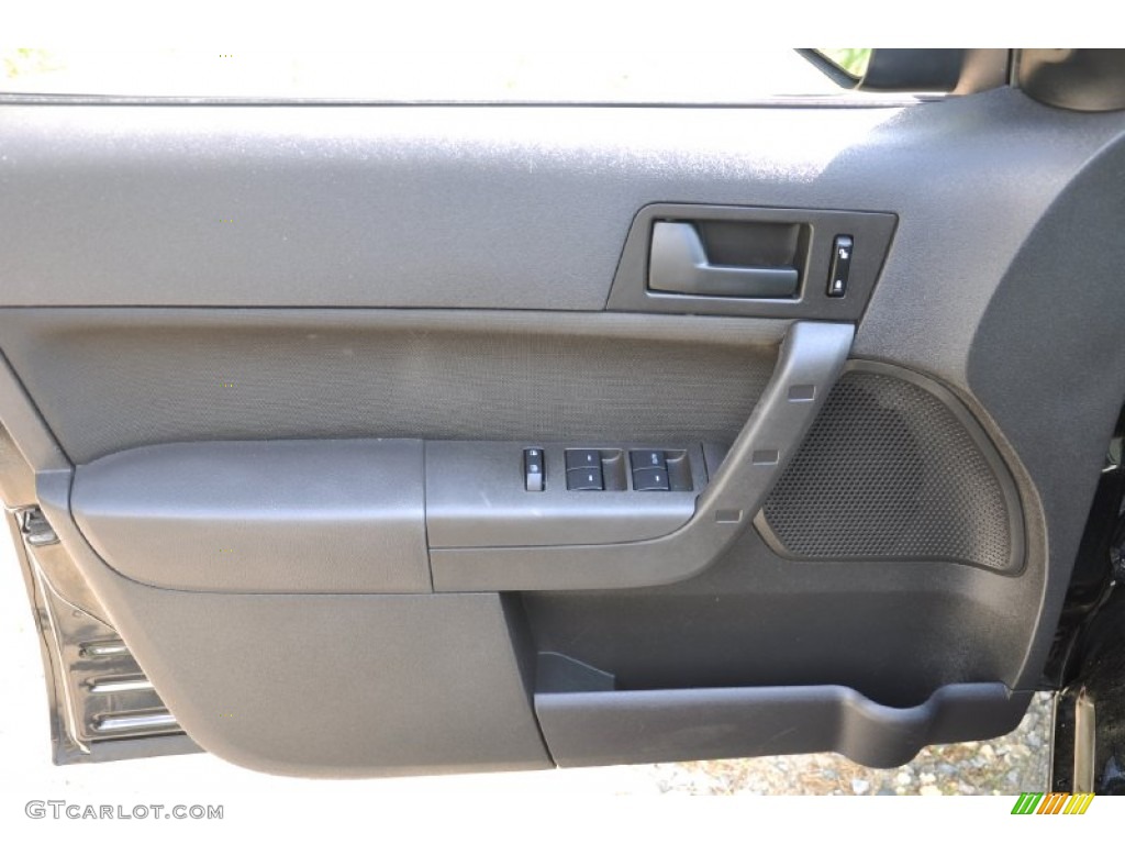 2009 Focus SE Sedan - Ebony Black / Medium Stone photo #15