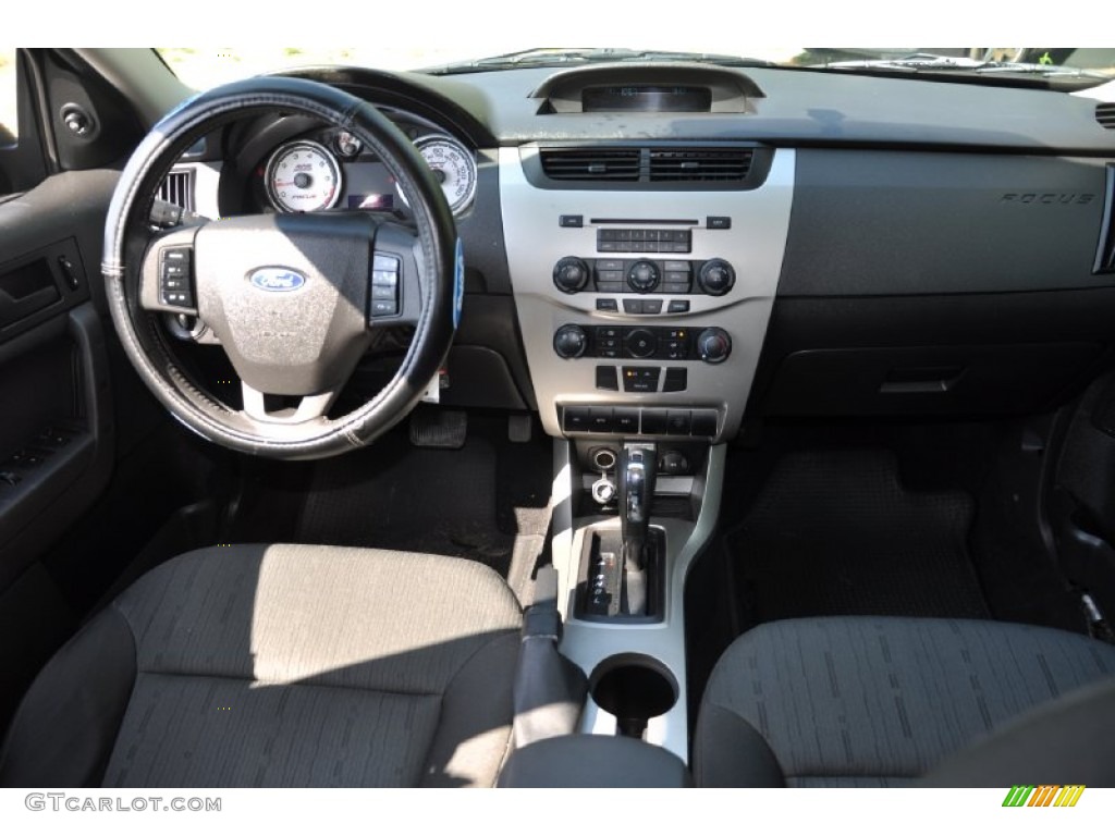 2009 Focus SE Sedan - Ebony Black / Medium Stone photo #16