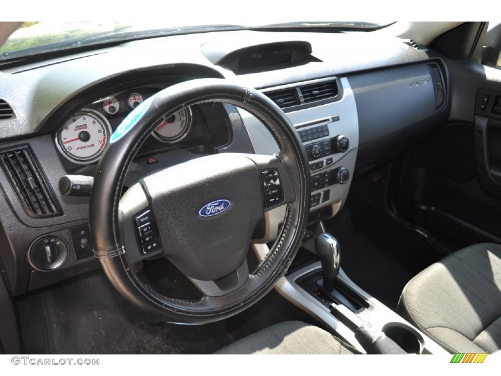 2009 Focus SE Sedan - Ebony Black / Medium Stone photo #17