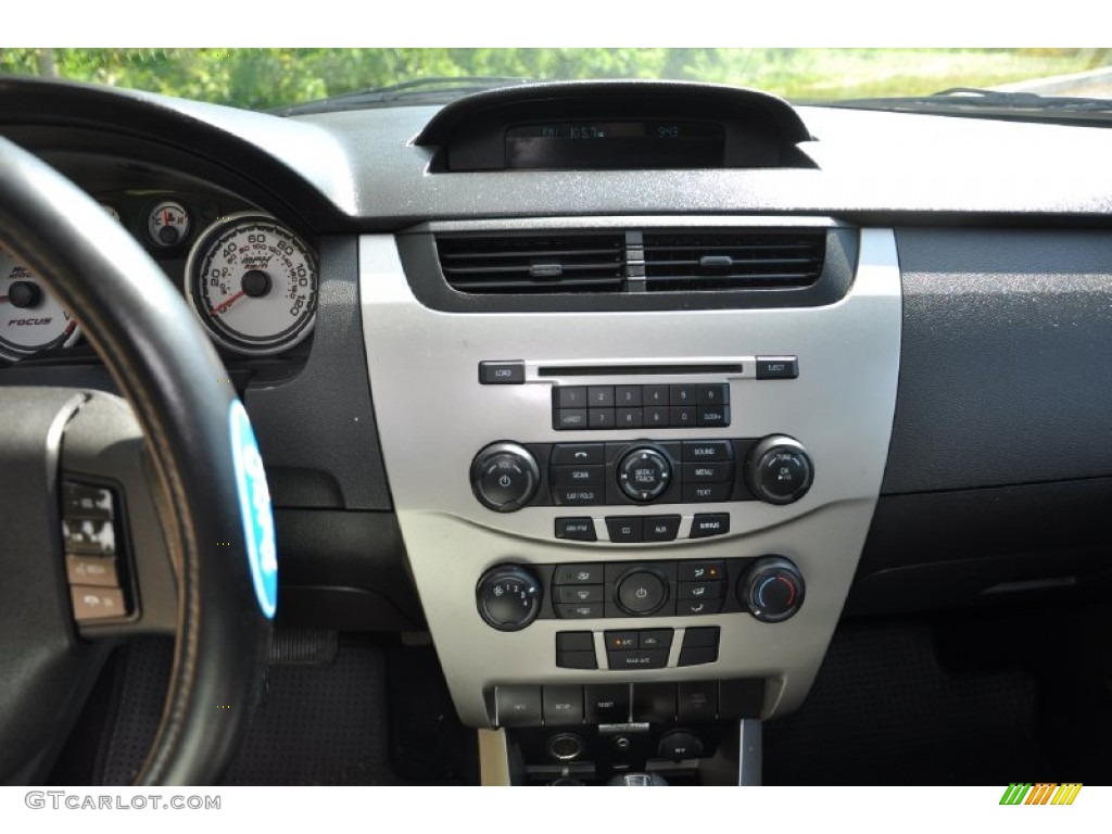 2009 Focus SE Sedan - Ebony Black / Medium Stone photo #21