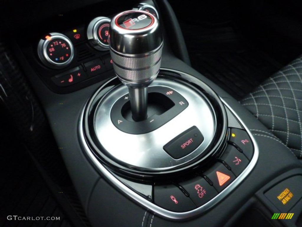 2015 R8 Spyder V10 - Mythos Black Metallic / Black photo #11
