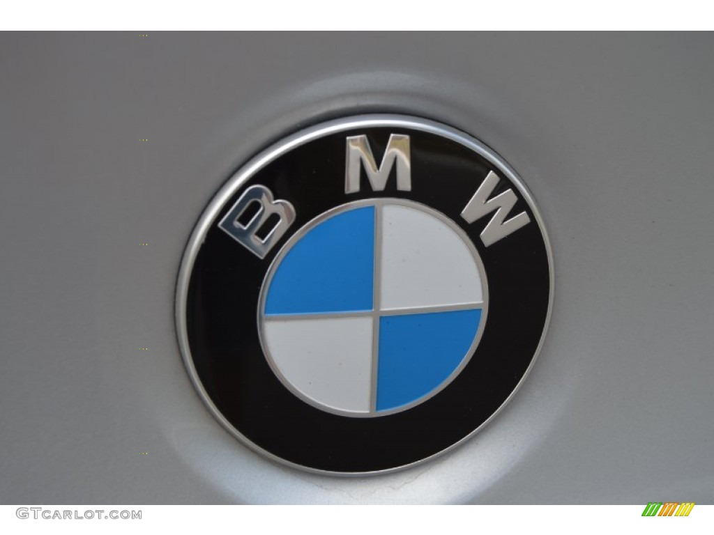 2011 BMW 3 Series 335d Sedan Marks and Logos Photos