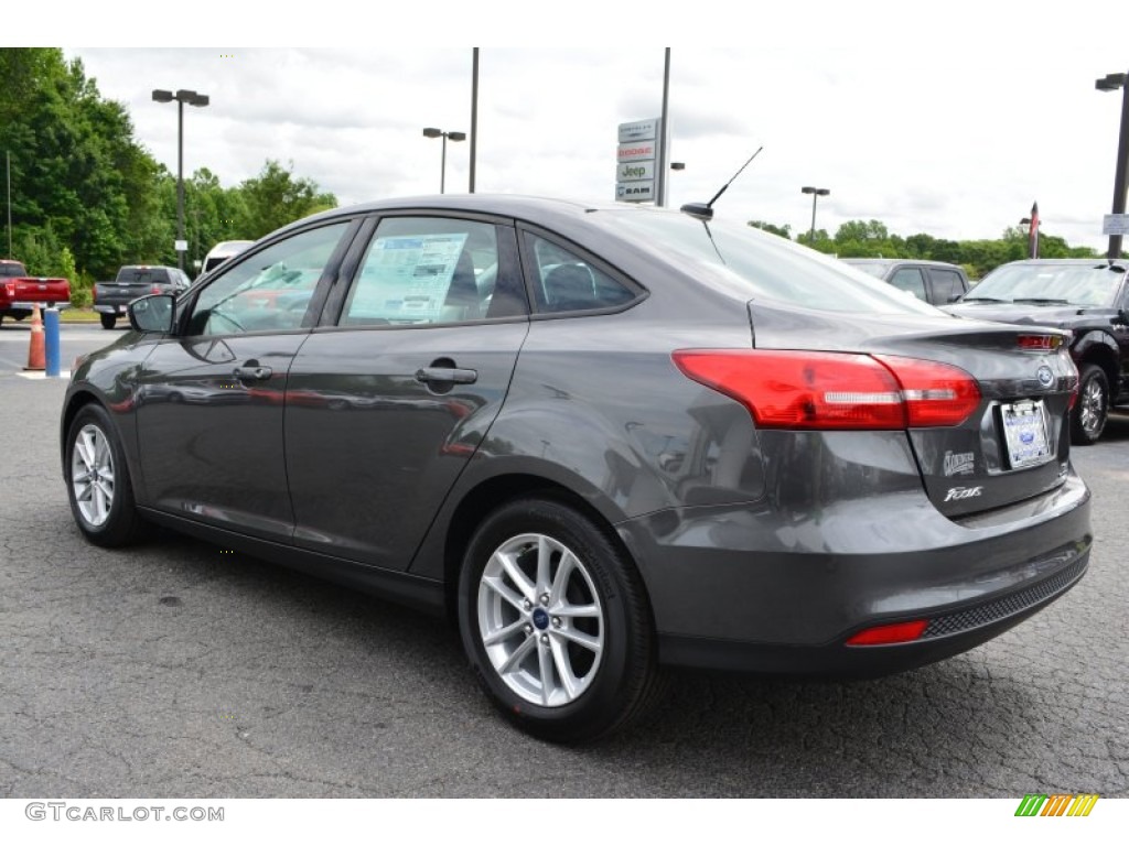 2015 Focus SE Sedan - Magnetic Metallic / Charcoal Black photo #19