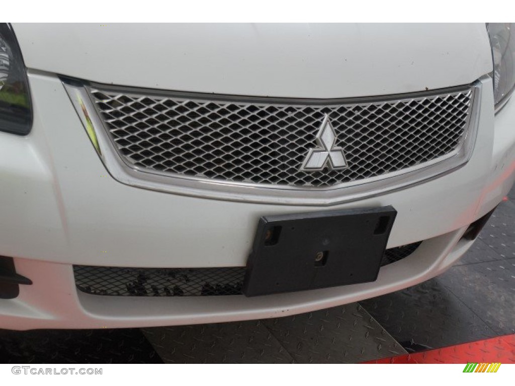 2011 Galant FE - White Pearl / Medium Gray photo #38