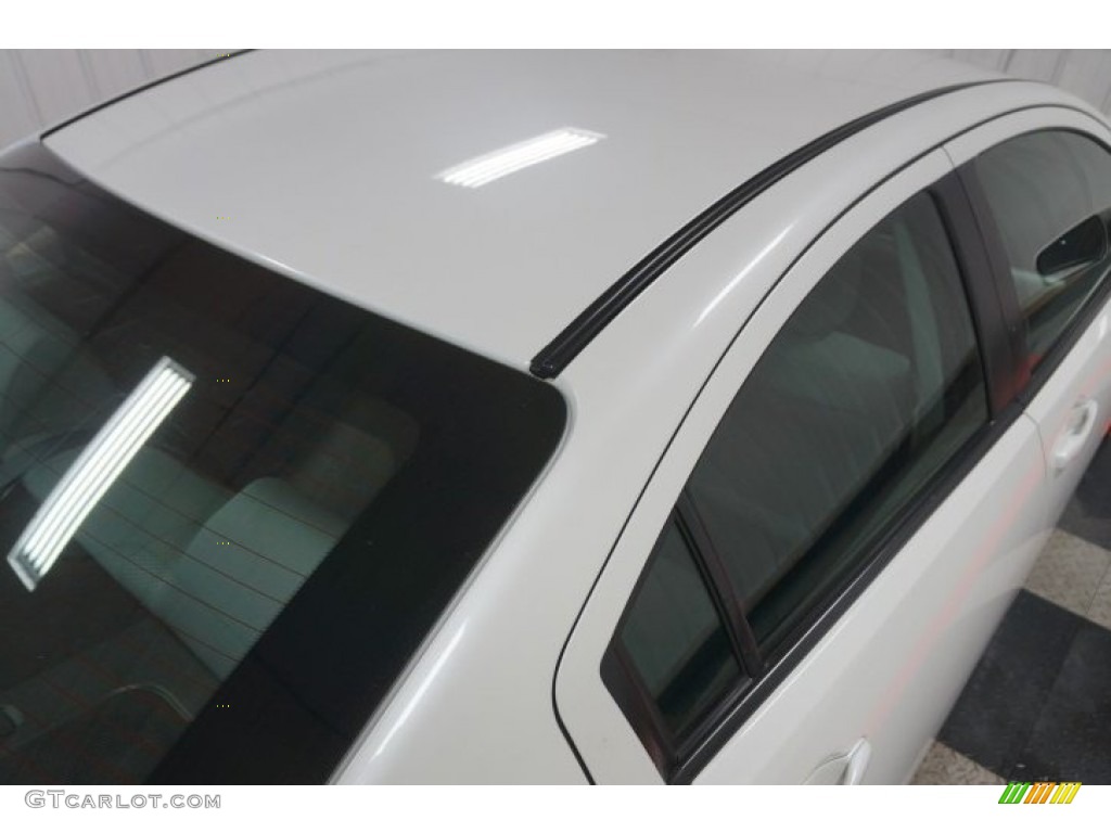 2011 Galant FE - White Pearl / Medium Gray photo #71
