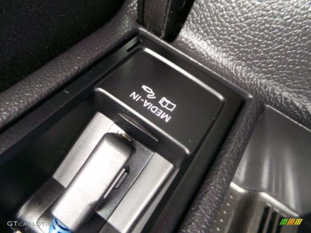2013 Golf 4 Door TDI - Candy White / Titan Black photo #25