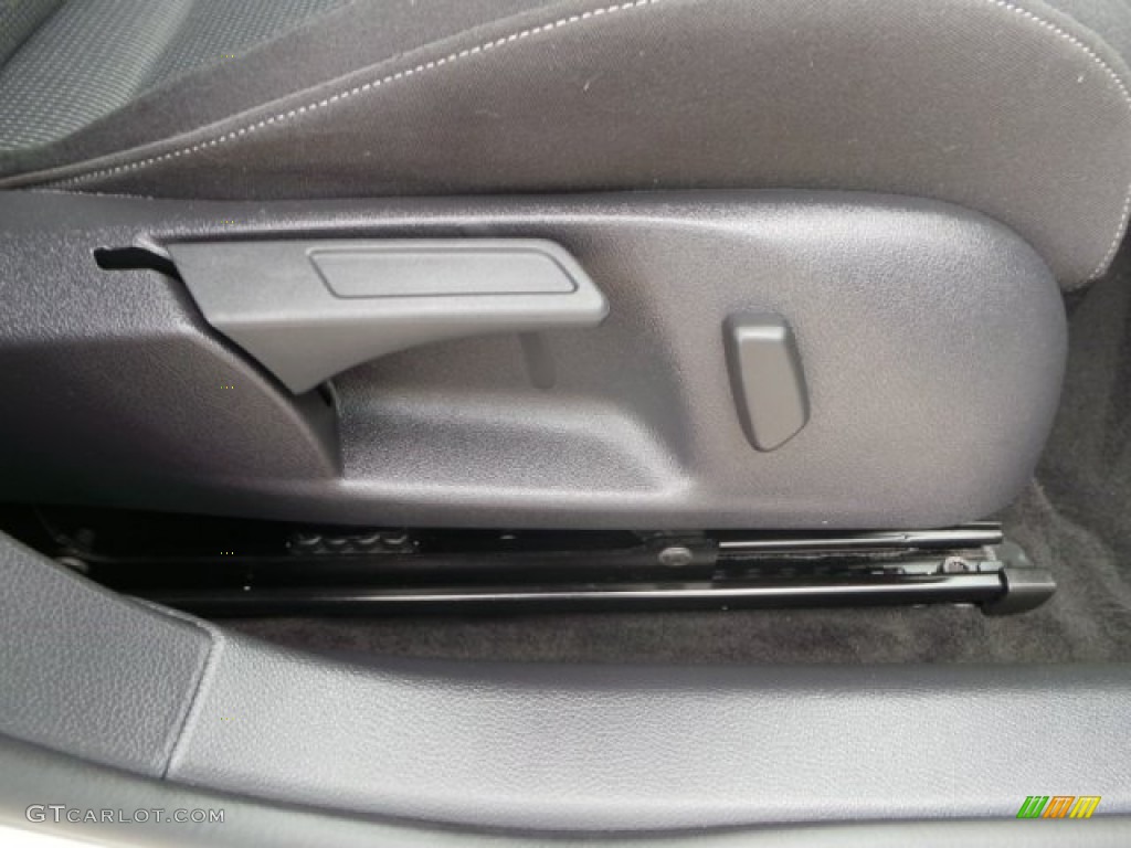 2013 Golf 4 Door TDI - Candy White / Titan Black photo #30