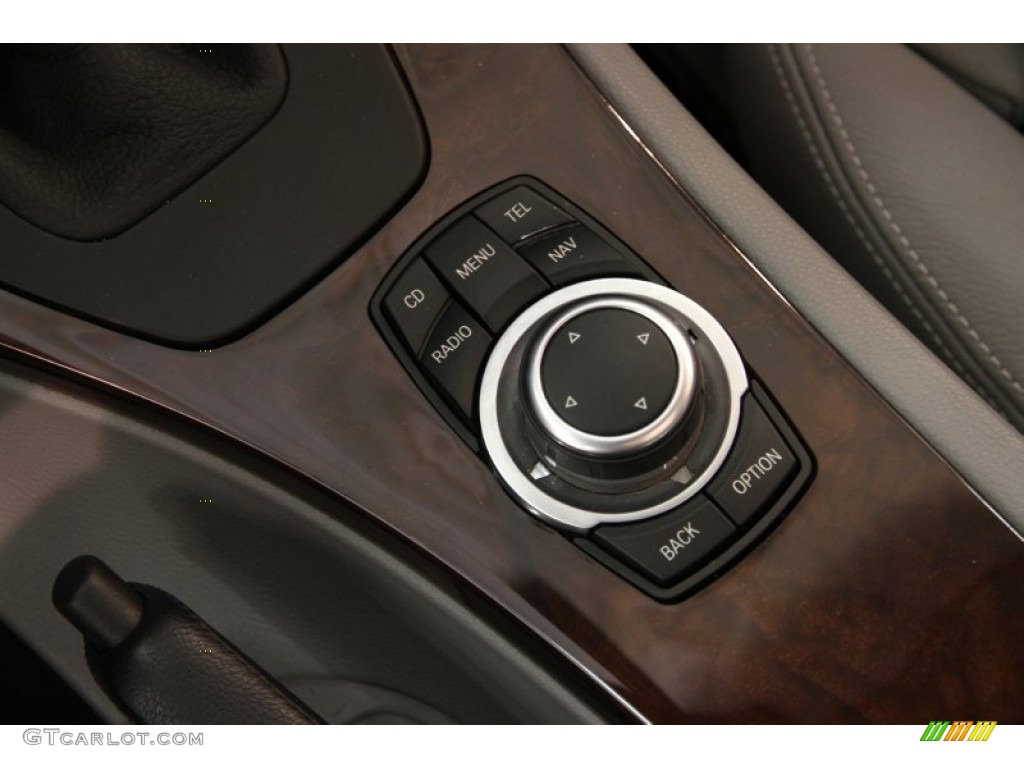 2009 BMW 3 Series 328i Sedan Controls Photo #104289236