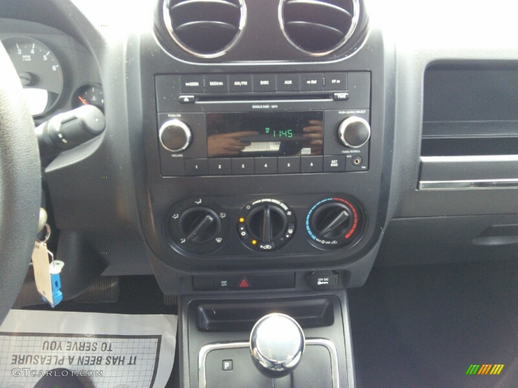 2009 Compass Sport - Surf Blue Pearl / Dark Slate Gray/Medium Slate Gray photo #10