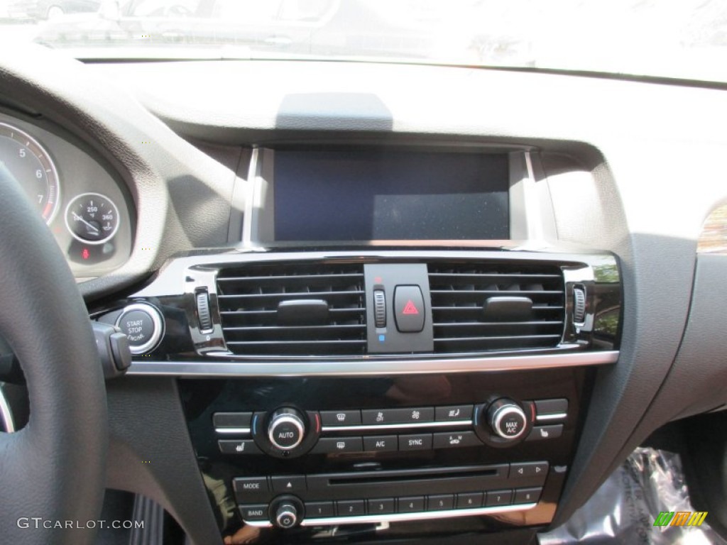 2016 BMW X4 xDrive28i Controls Photo #104326427