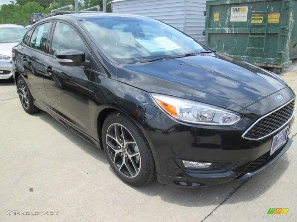 2015 Focus SE Sedan - Tuxedo Black Metallic / Charcoal Black photo #1