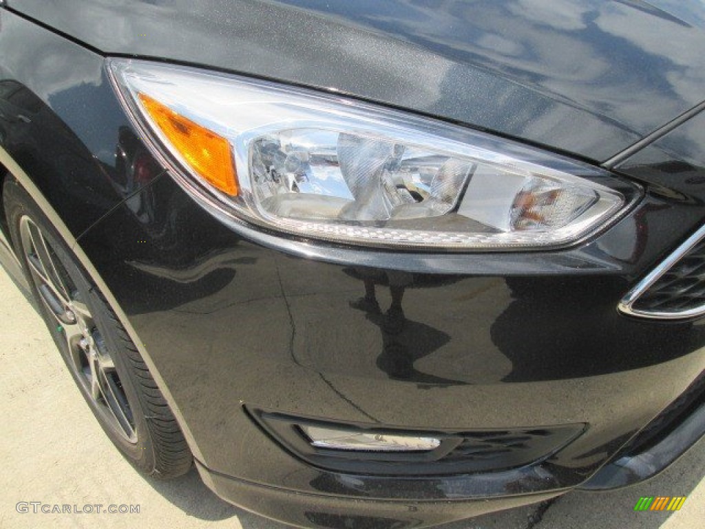 2015 Focus SE Sedan - Tuxedo Black Metallic / Charcoal Black photo #3