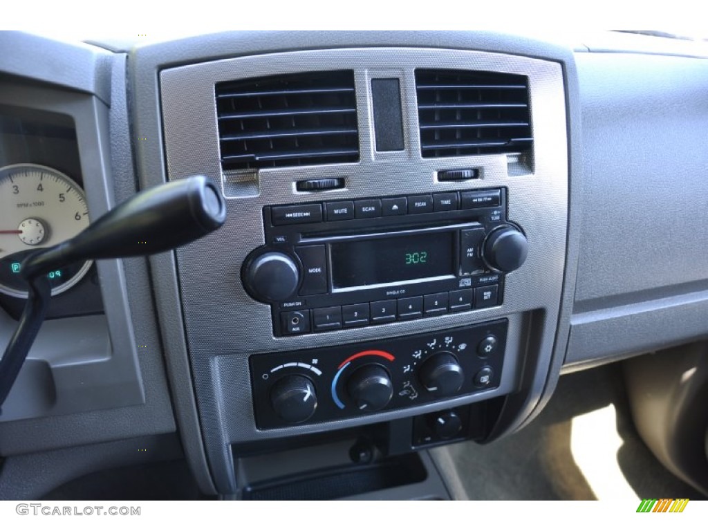 2007 Dakota SLT Quad Cab 4x4 - Bright White / Medium Slate Gray photo #13