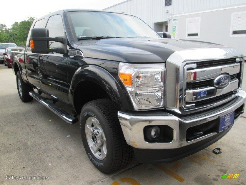 2015 F250 Super Duty XLT Crew Cab 4x4 - Tuxedo Black / Steel photo #2