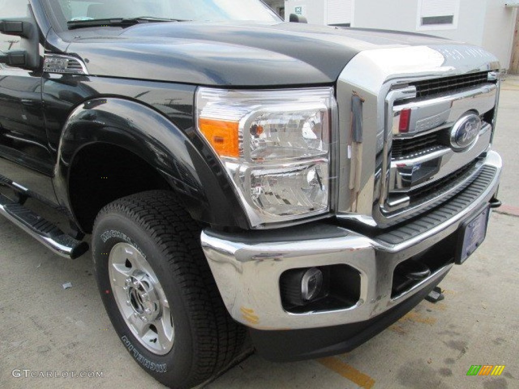 2015 F250 Super Duty XLT Crew Cab 4x4 - Tuxedo Black / Steel photo #3