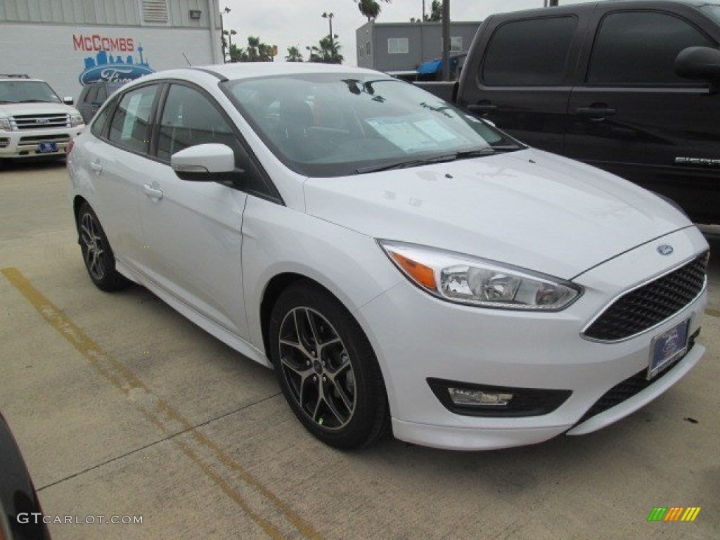 2015 Focus SE Sedan - Oxford White / Charcoal Black photo #2