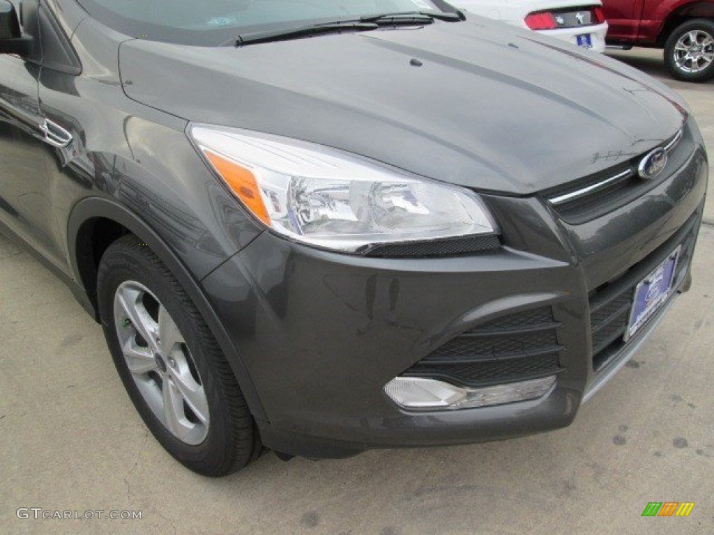 2015 Escape SE - Magnetic Metallic / Charcoal Black photo #2