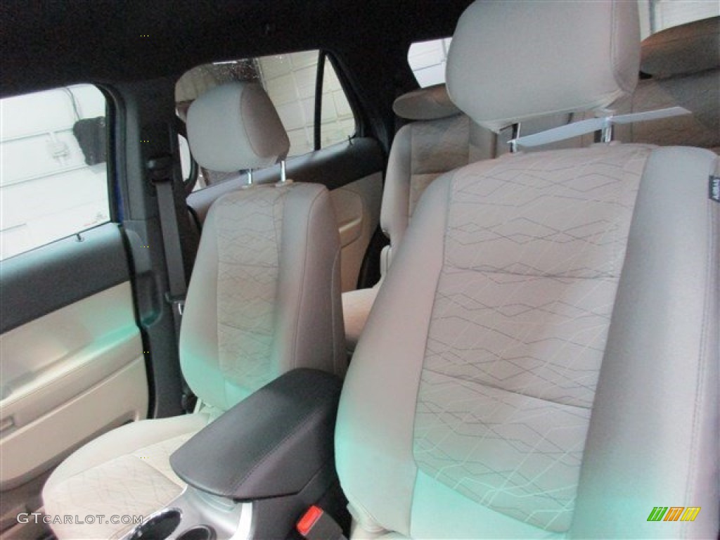 2015 Explorer FWD - Deep Impact Blue / Medium Light Stone photo #9