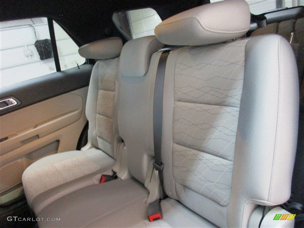 2015 Explorer FWD - Deep Impact Blue / Medium Light Stone photo #10