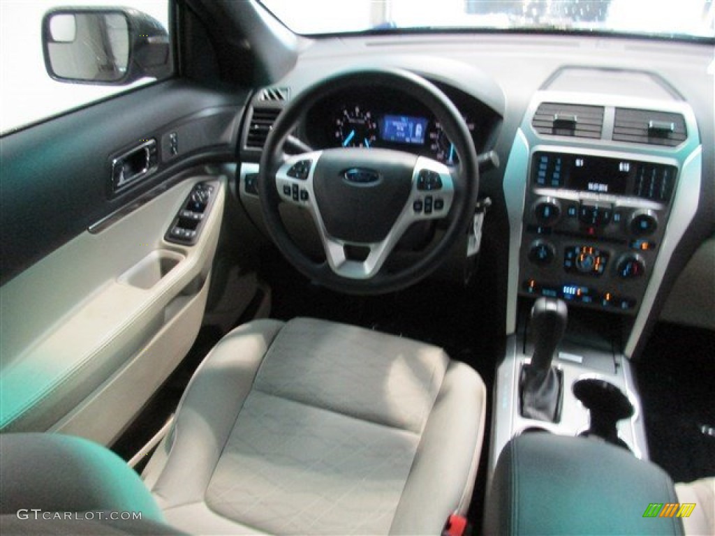 2015 Explorer FWD - Deep Impact Blue / Medium Light Stone photo #12