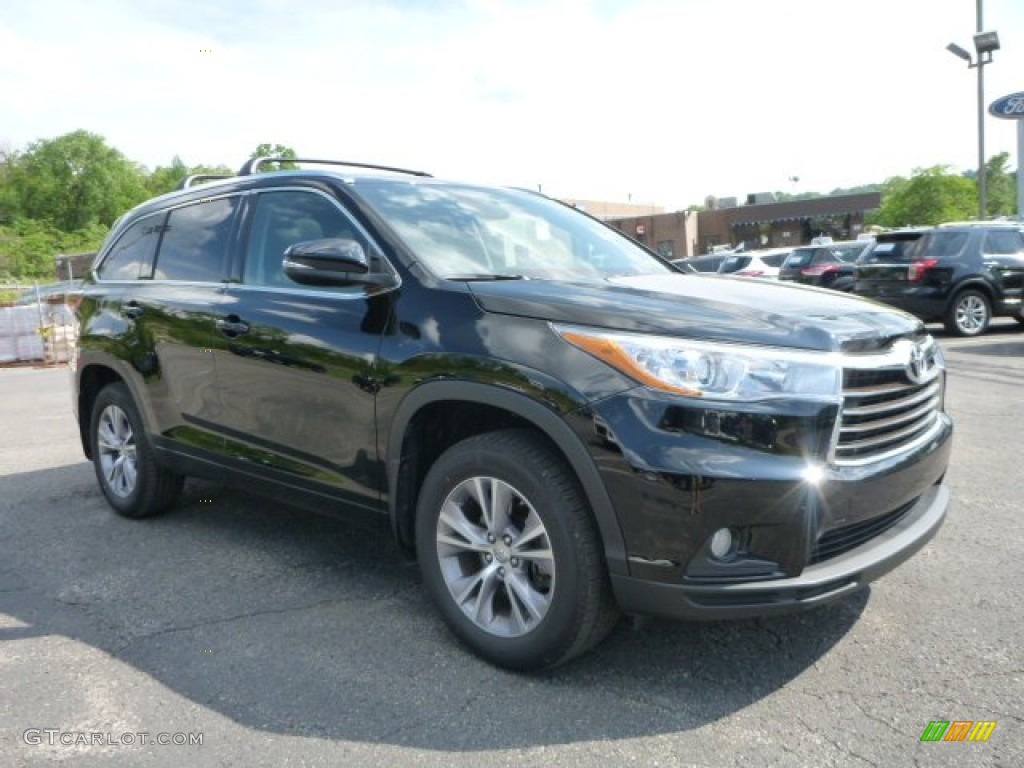 Attitude Black Metallic Toyota Highlander