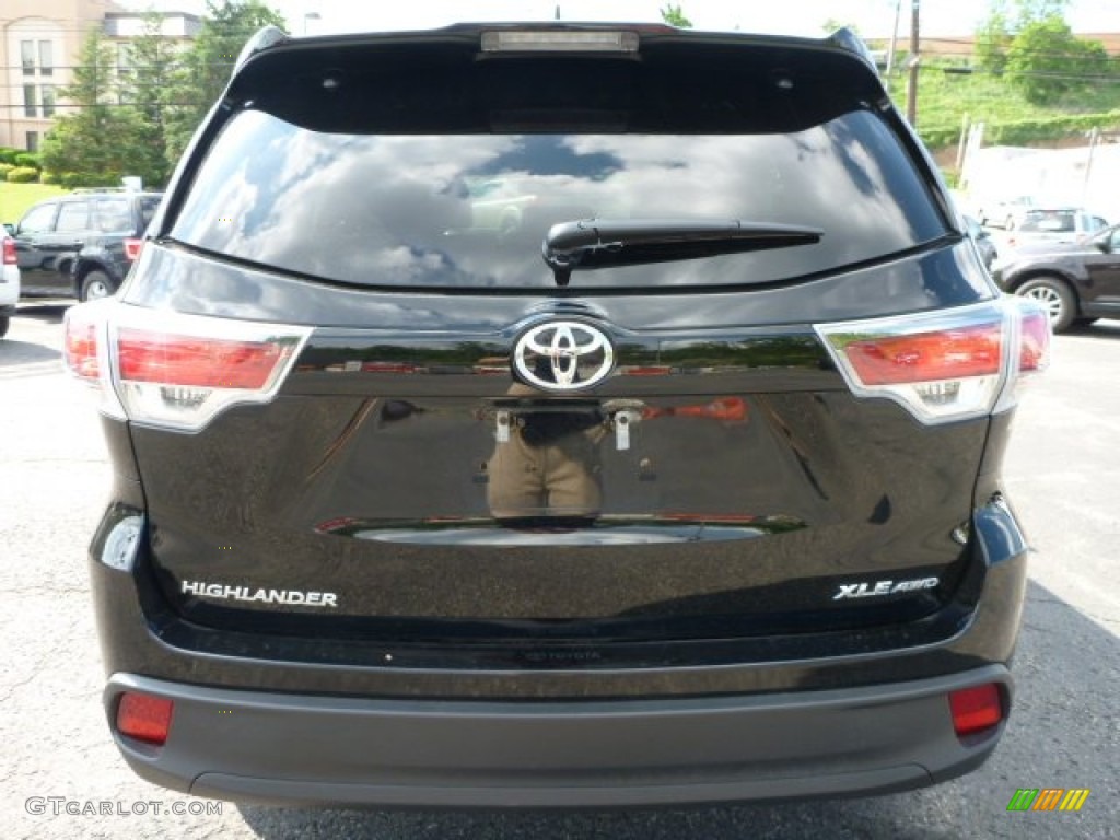2015 Highlander XLE AWD - Attitude Black Metallic / Black photo #3