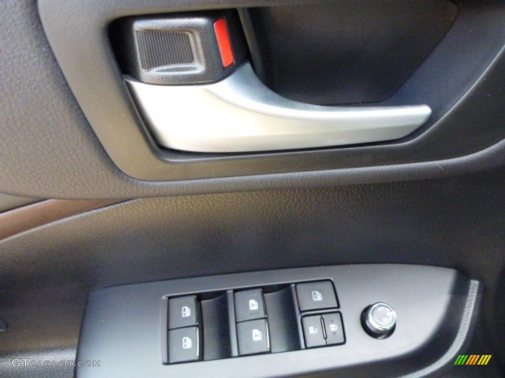 2015 Highlander XLE AWD - Attitude Black Metallic / Black photo #11