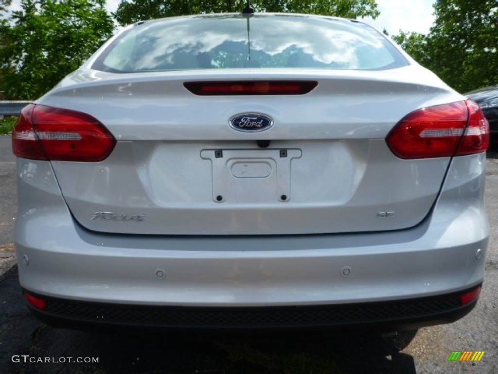 2015 Focus SE Sedan - Ingot Silver Metallic / Medium Light Stone photo #3