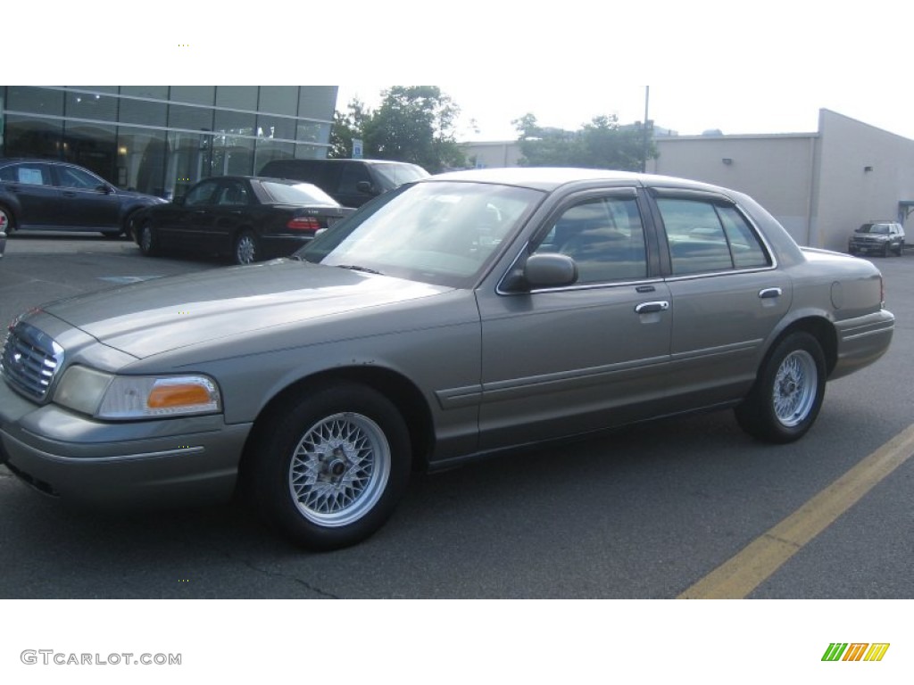 2001 Crown Victoria LX - Spruce Green Metallic / Medium Parchment photo #1