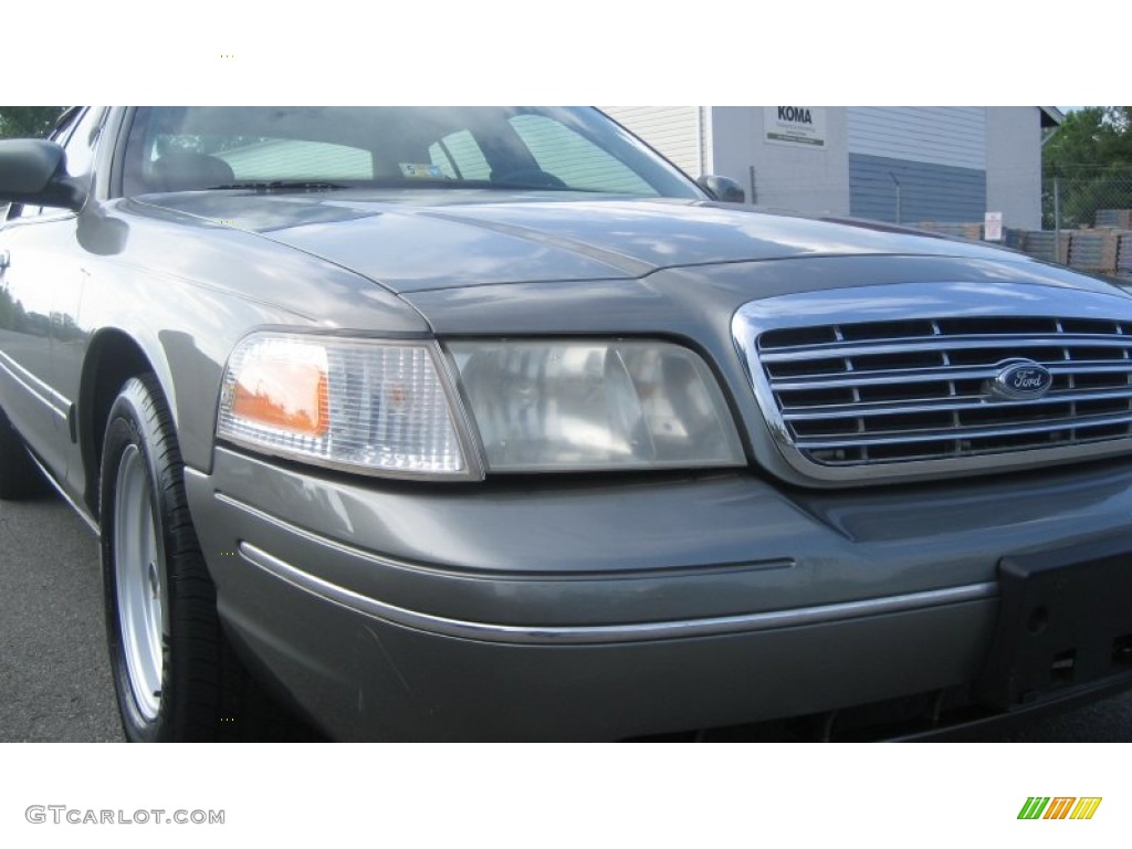 2001 Crown Victoria LX - Spruce Green Metallic / Medium Parchment photo #4