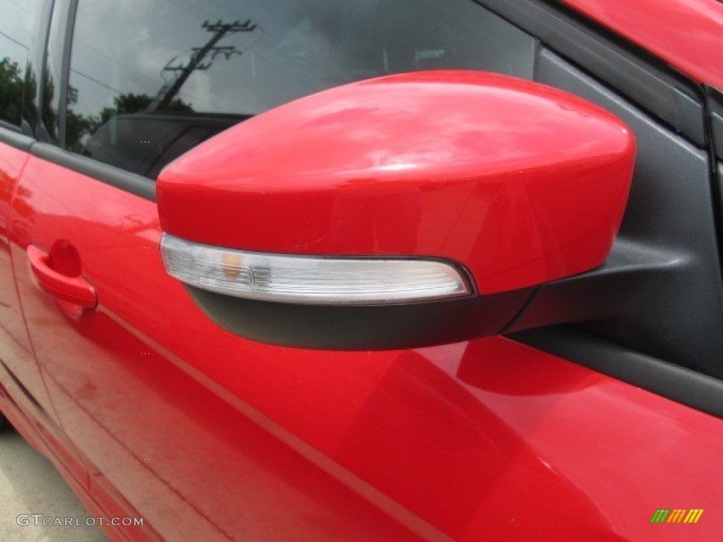 2015 Focus SE Sedan - Race Red / Charcoal Black photo #5