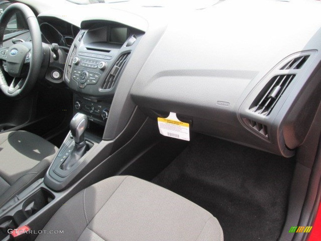 2015 Focus SE Sedan - Race Red / Charcoal Black photo #22