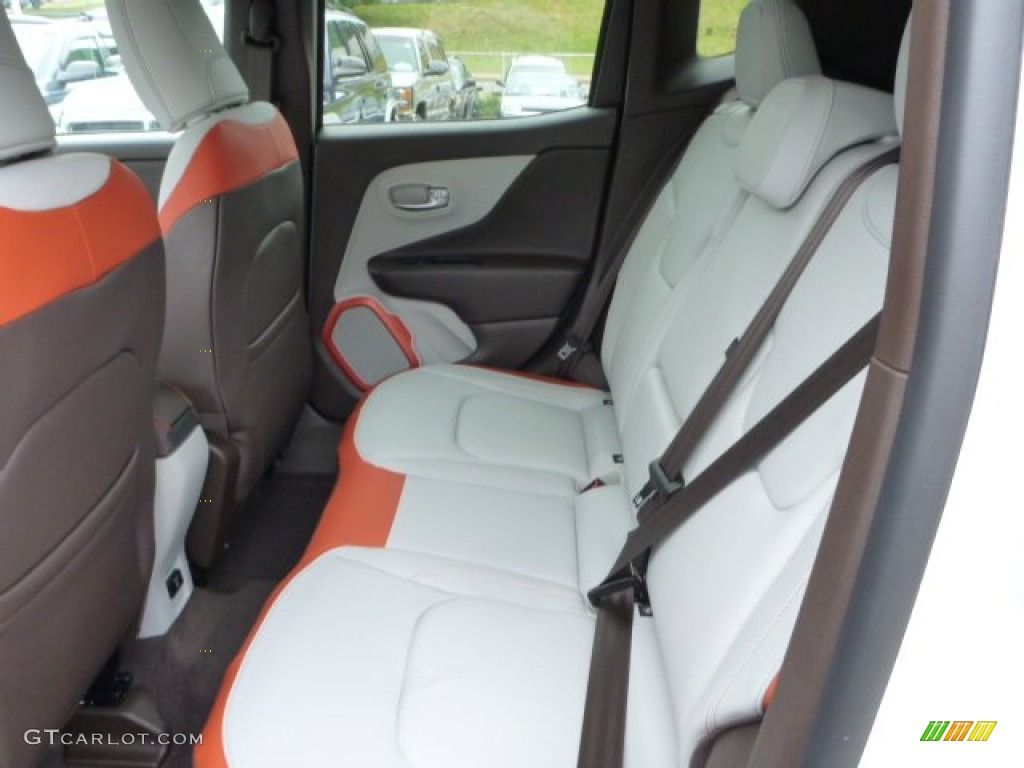 2015 Jeep Renegade Limited 4x4 Rear Seat Photo #104387115