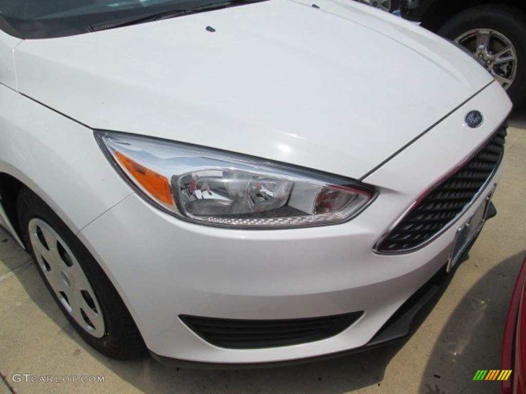 2015 Focus S Sedan - Oxford White / Charcoal Black photo #2