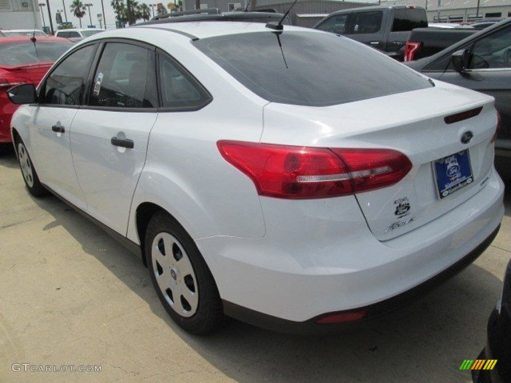 2015 Focus S Sedan - Oxford White / Charcoal Black photo #10