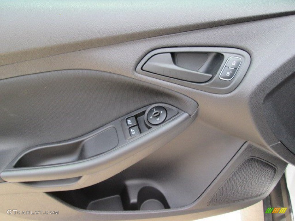 2015 Focus S Sedan - Oxford White / Charcoal Black photo #16